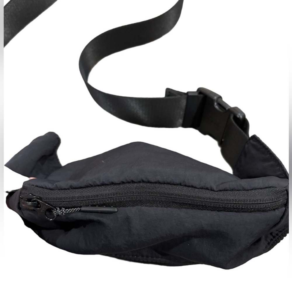Lululemon athletica Black Waist Pack. Convenient outdoor shopping unisex - Picture 4 of 15